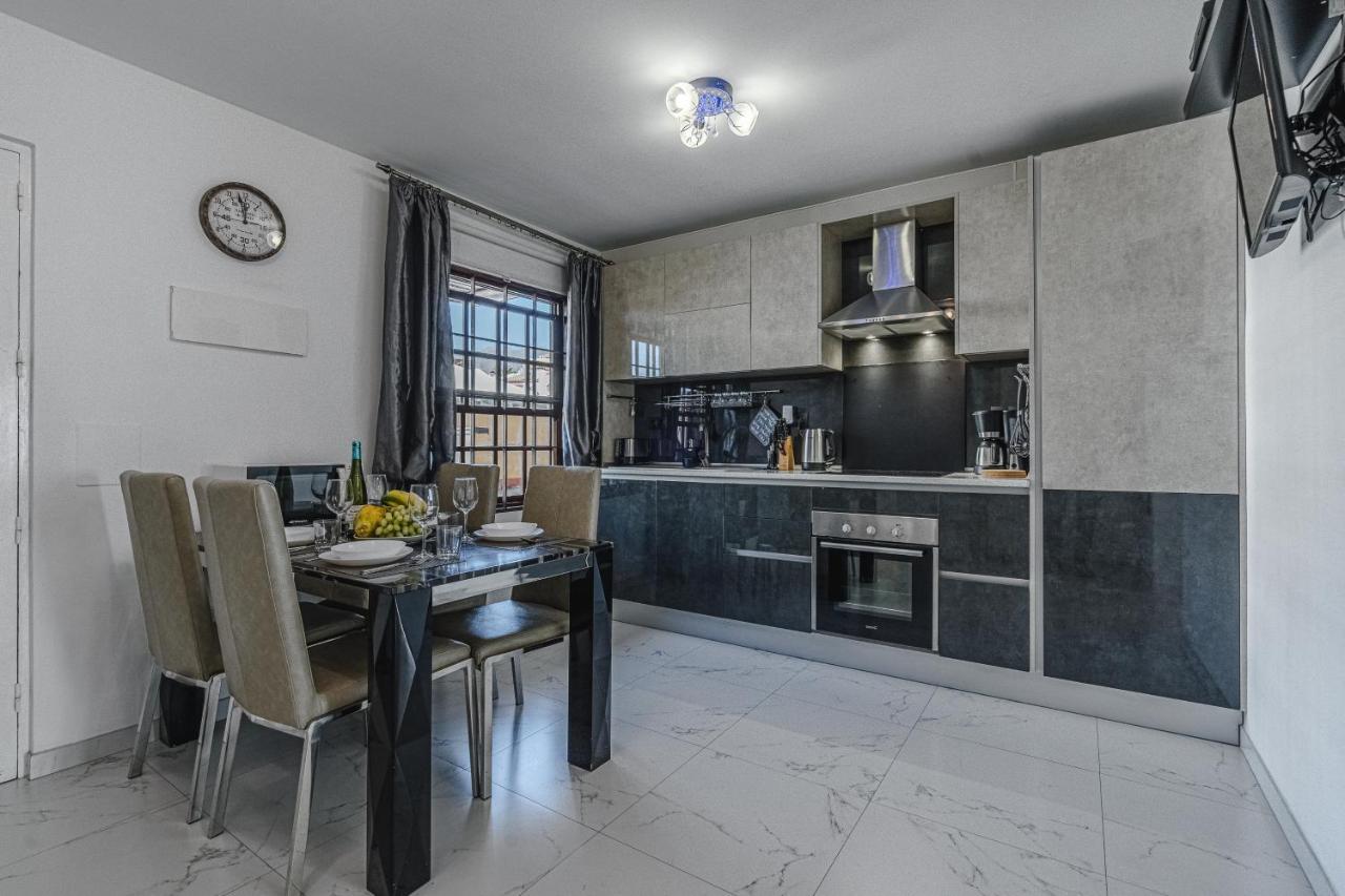 Amazing 3 Bedroom Apartment On The First Line Of The Best Las Americas Beach, Air Conditioner And Terrace Ocean View Playa de las Americas  Zewnętrze zdjęcie