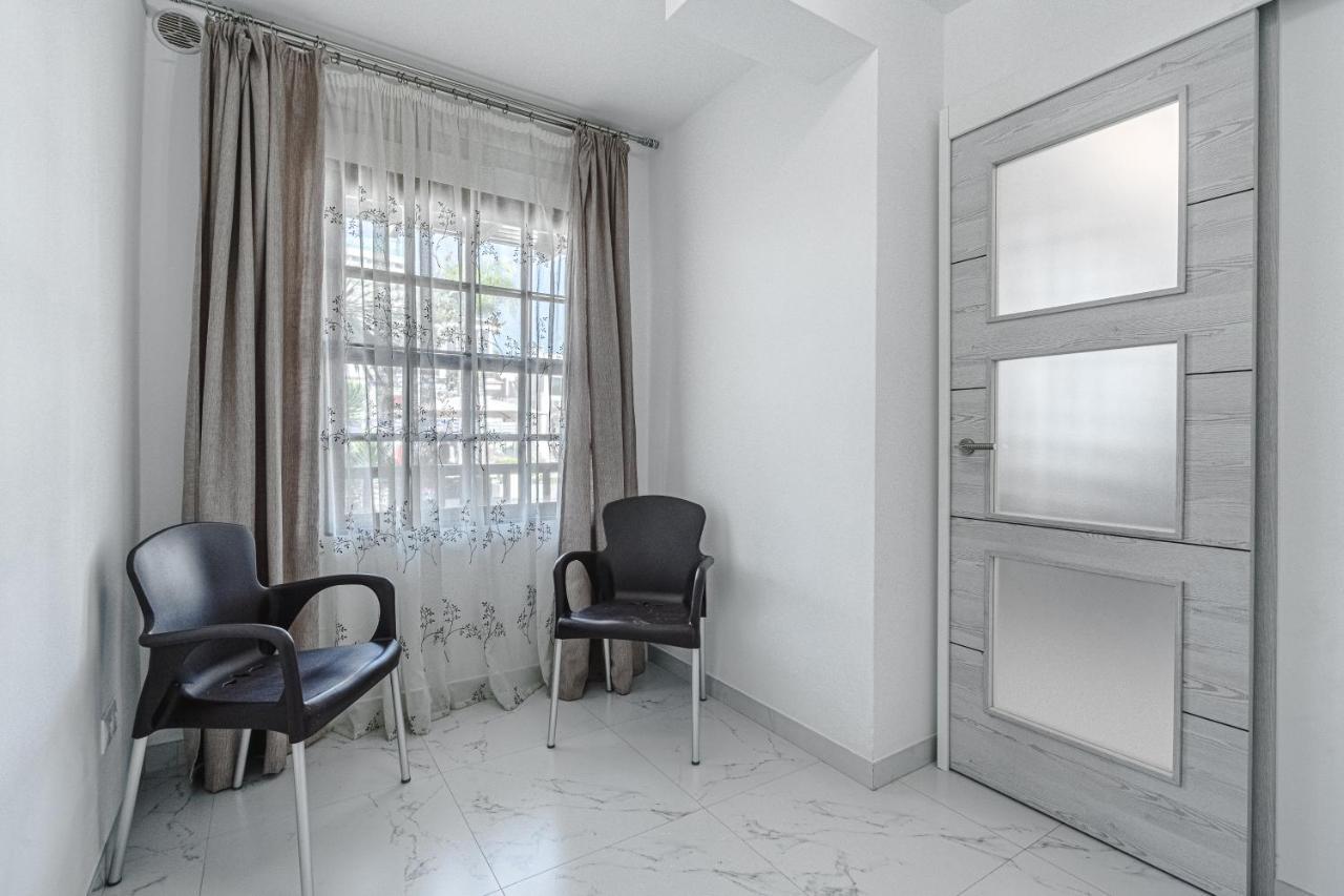 Amazing 3 Bedroom Apartment On The First Line Of The Best Las Americas Beach, Air Conditioner And Terrace Ocean View Playa de las Americas  Zewnętrze zdjęcie