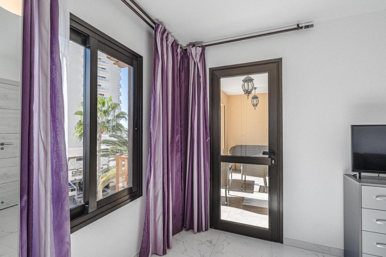 Amazing 3 Bedroom Apartment On The First Line Of The Best Las Americas Beach, Air Conditioner And Terrace Ocean View Playa de las Americas  Zewnętrze zdjęcie
