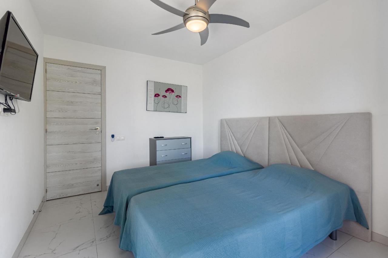 Amazing 3 Bedroom Apartment On The First Line Of The Best Las Americas Beach, Air Conditioner And Terrace Ocean View Playa de las Americas  Zewnętrze zdjęcie