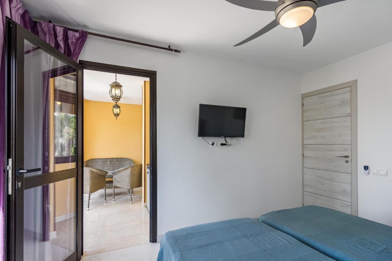 Amazing 3 Bedroom Apartment On The First Line Of The Best Las Americas Beach, Air Conditioner And Terrace Ocean View Playa de las Americas  Zewnętrze zdjęcie